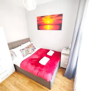 Modern Patio Apartment Brighton